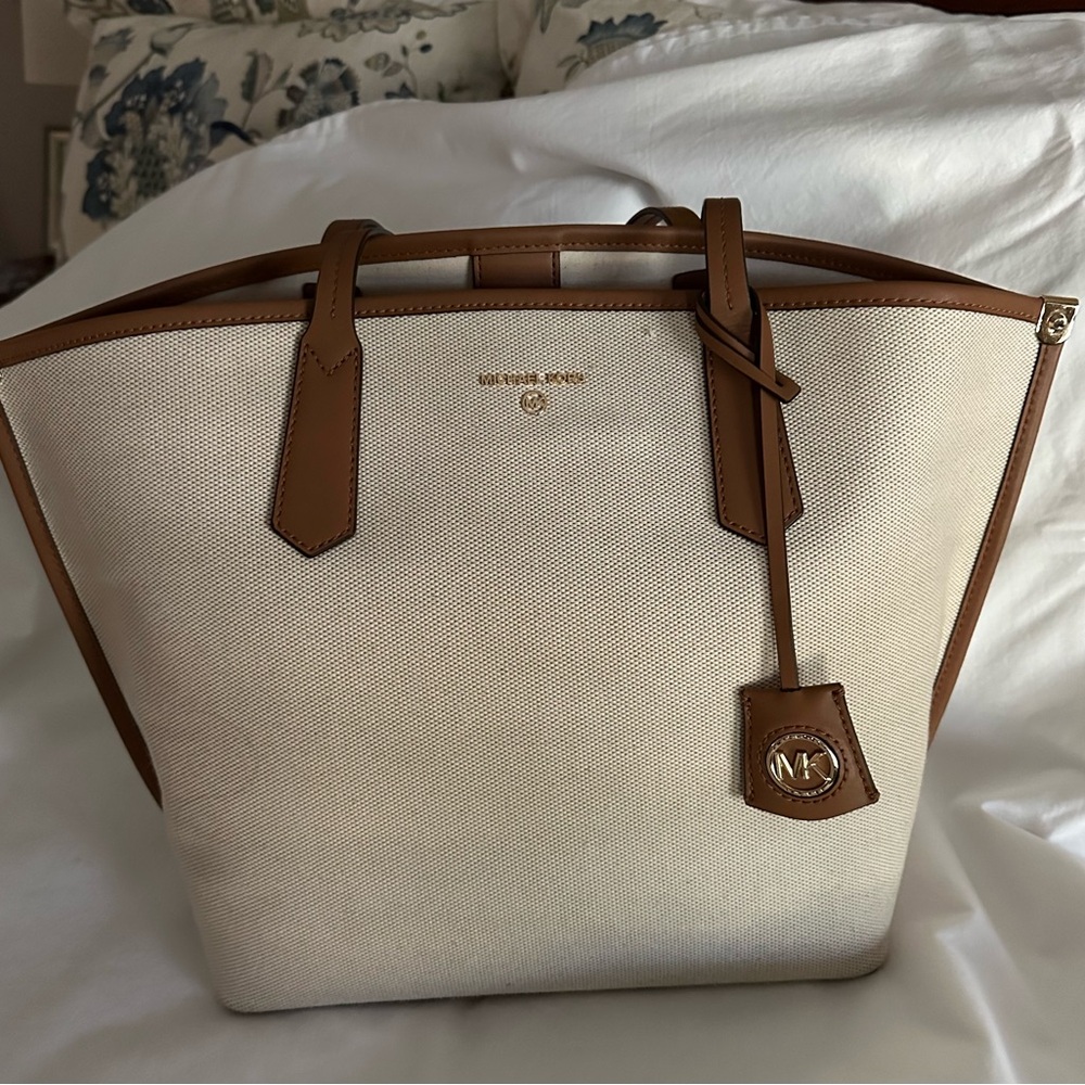 Michael Kors Shoulder bag.